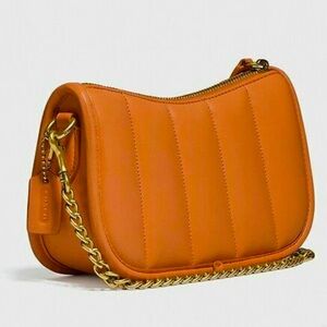 Brand new Coach swinger 20 with quilting